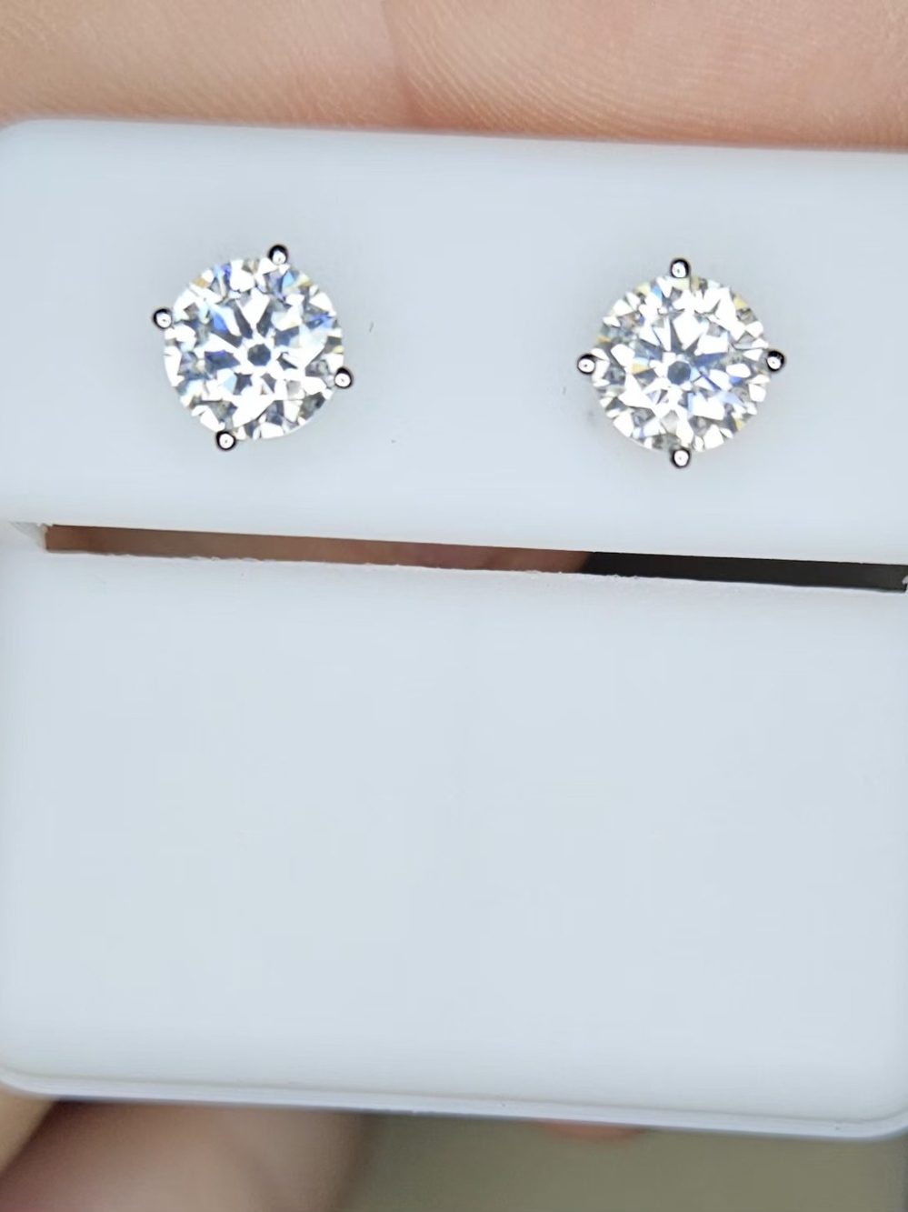 Classic Round 1.60ctw White Moissanite Stud Earrings In Sterling Silver